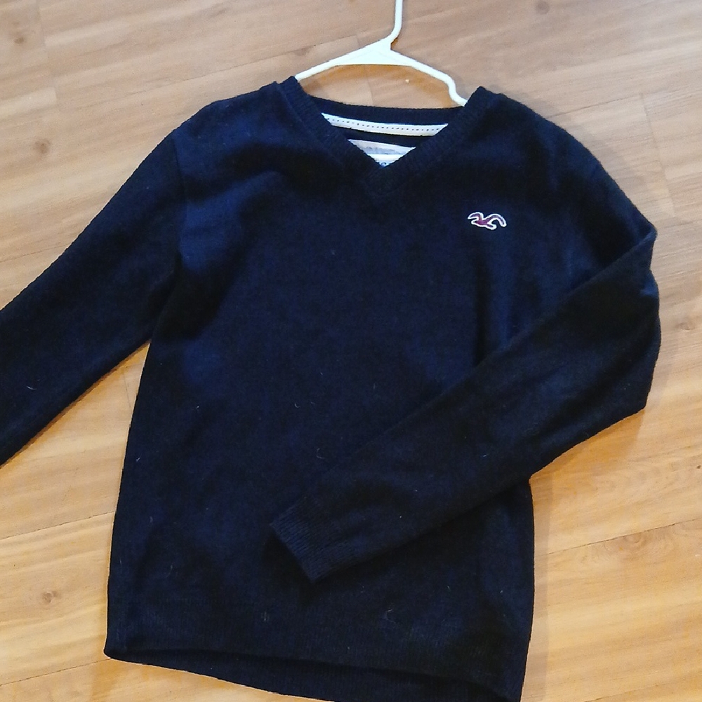 Hollister Men's Dark Blue V-Neck Sweater
